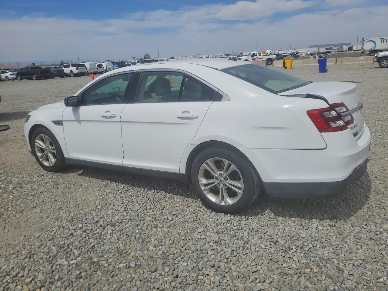 2016 Ford Taurus Se - Фото 2