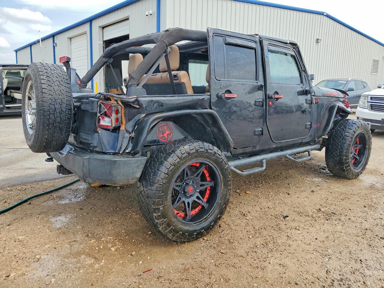 2015 Jeep Wrangler Unlimited Rubicon - Image 3