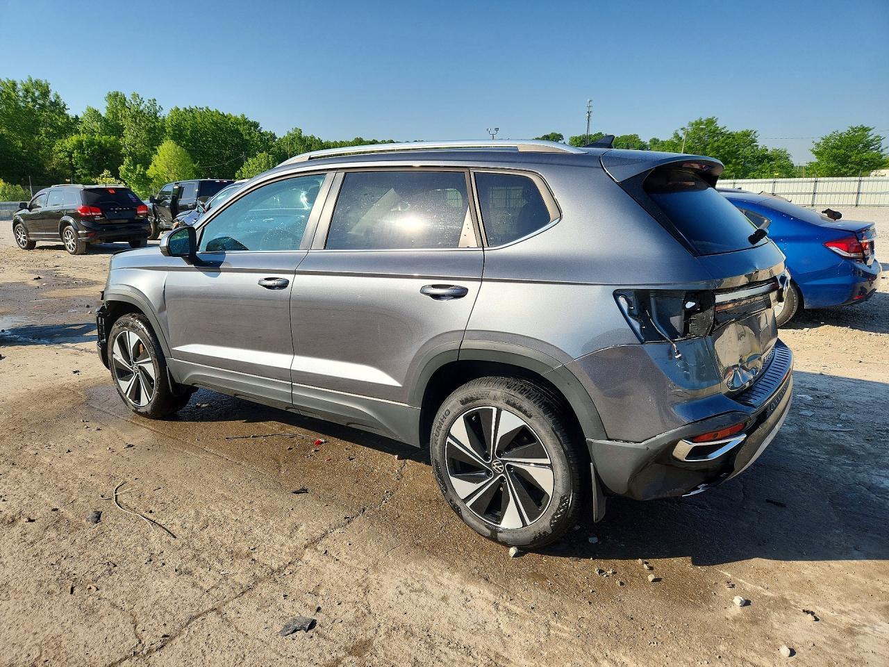 2025 Volkswagen Taos Se - Фото 2