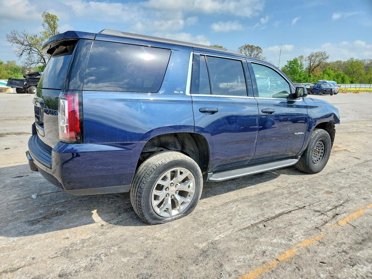2017 GMC Yukon Sle - Image 3