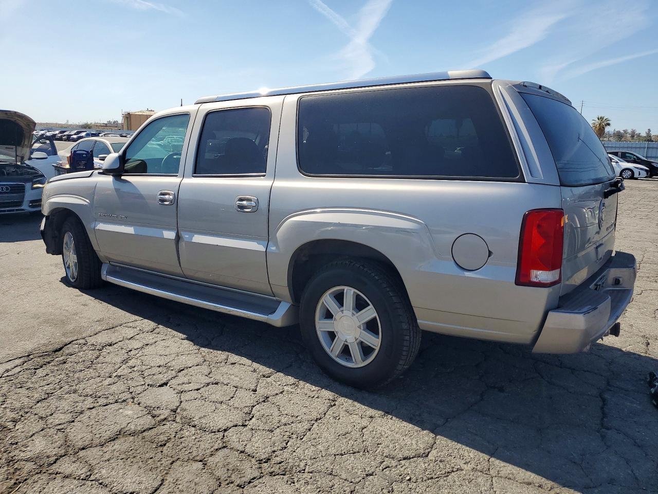 2004 Cadillac Escalade Esv - Image 2
