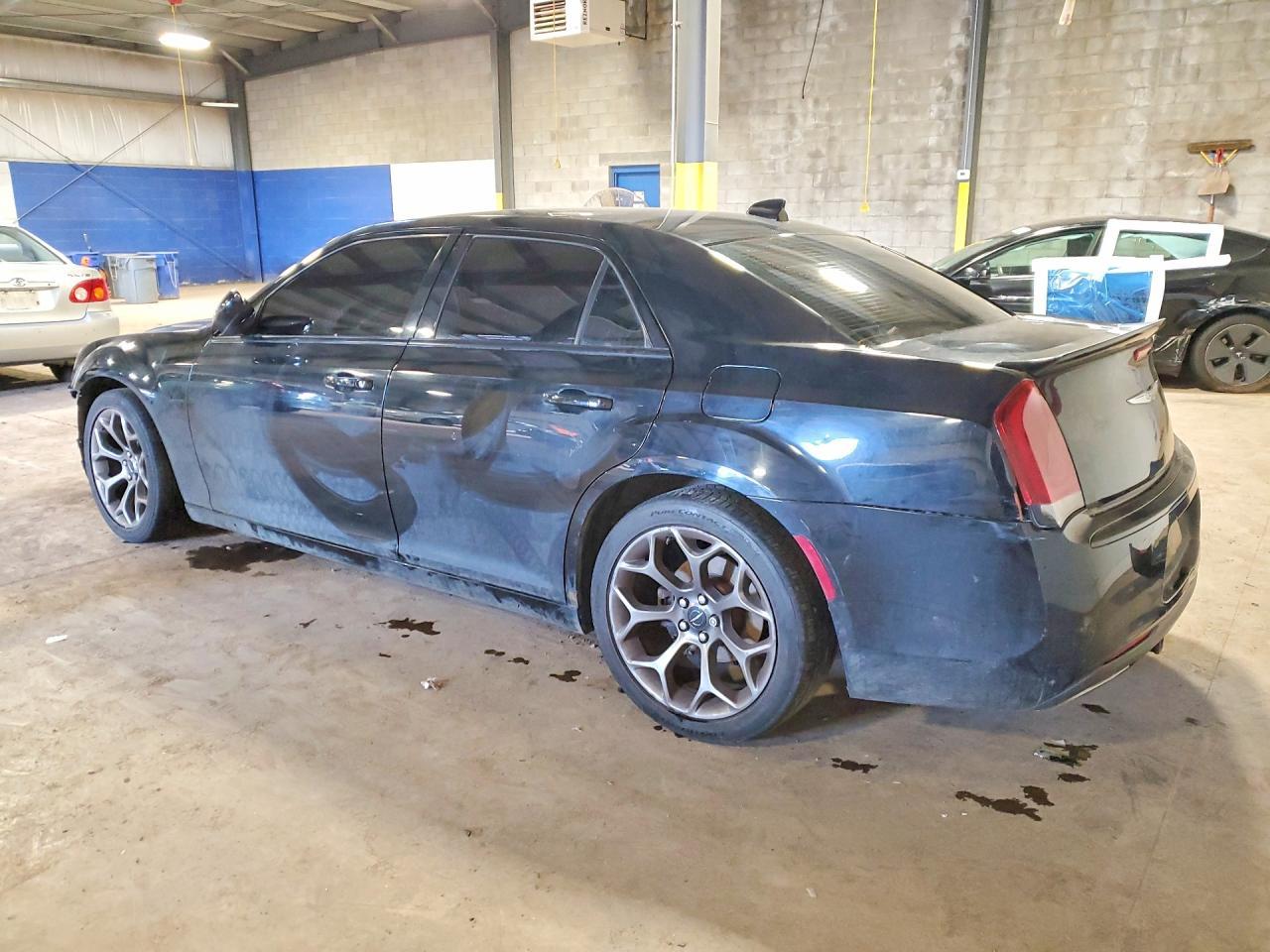 2016 Chrysler 300 S - Фото 2