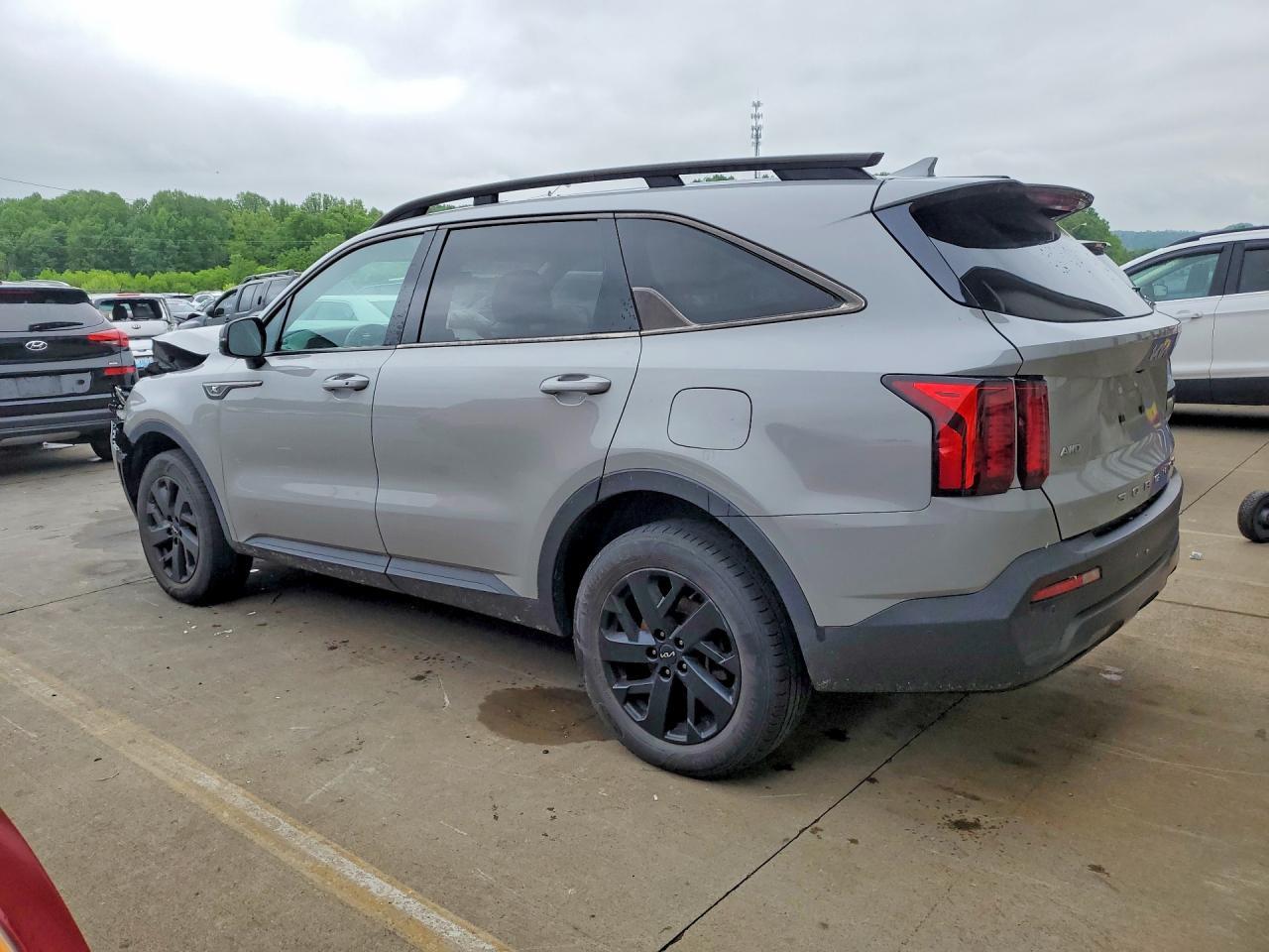 2022 Kia Sorento S - Image 2