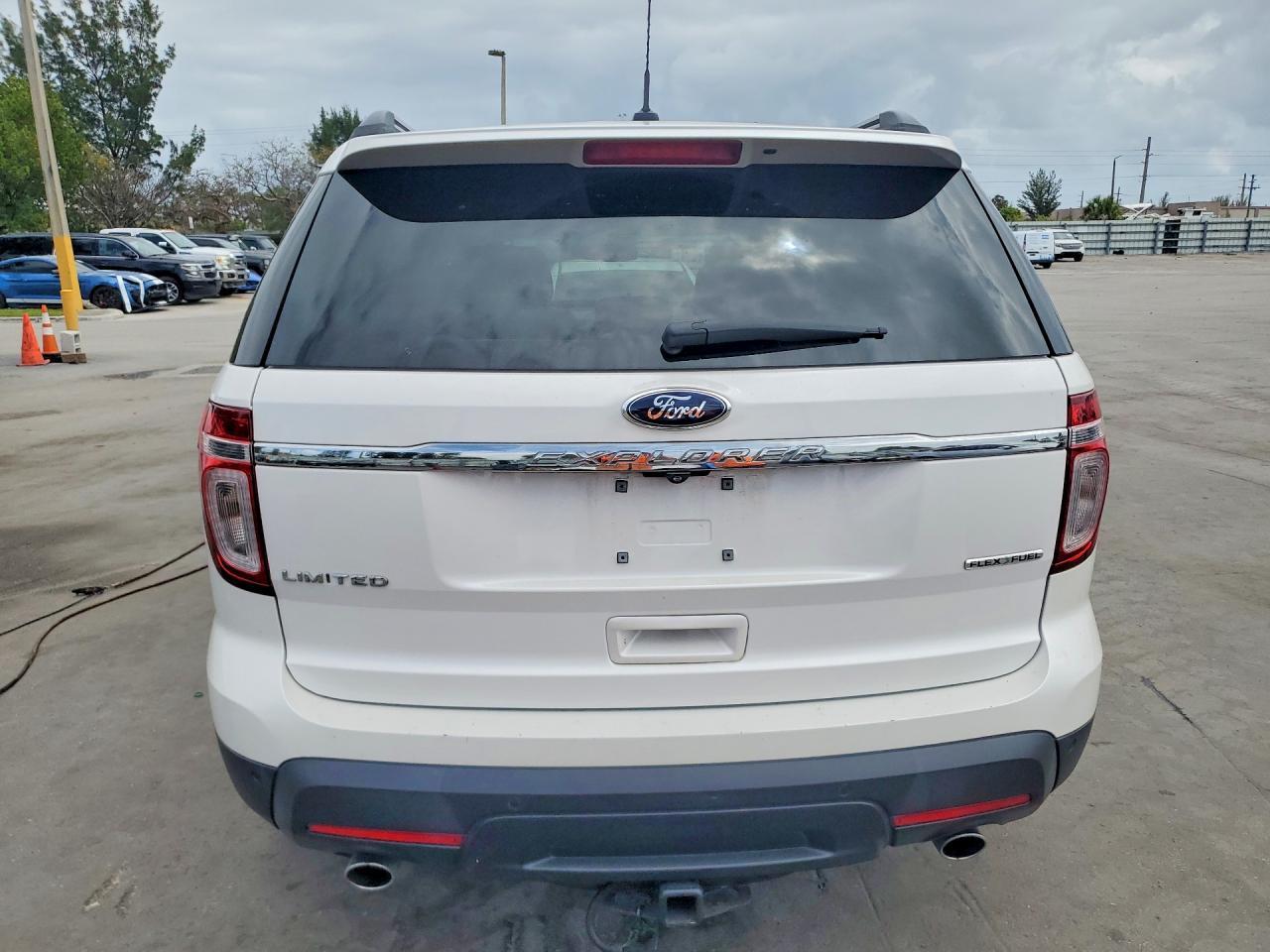 2014 Ford Explorer Limited - Image 6