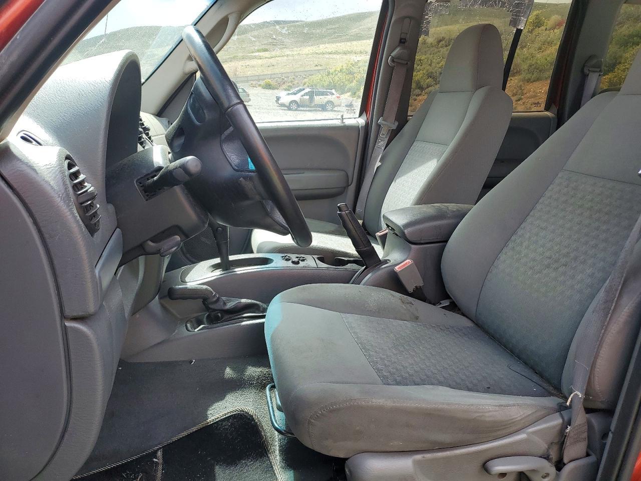 2005 Jeep Liberty Sport - Фото 7