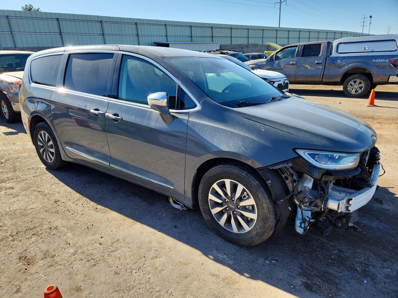 2022 Chrysler Pacifica Hybrid Limited - Фото 4