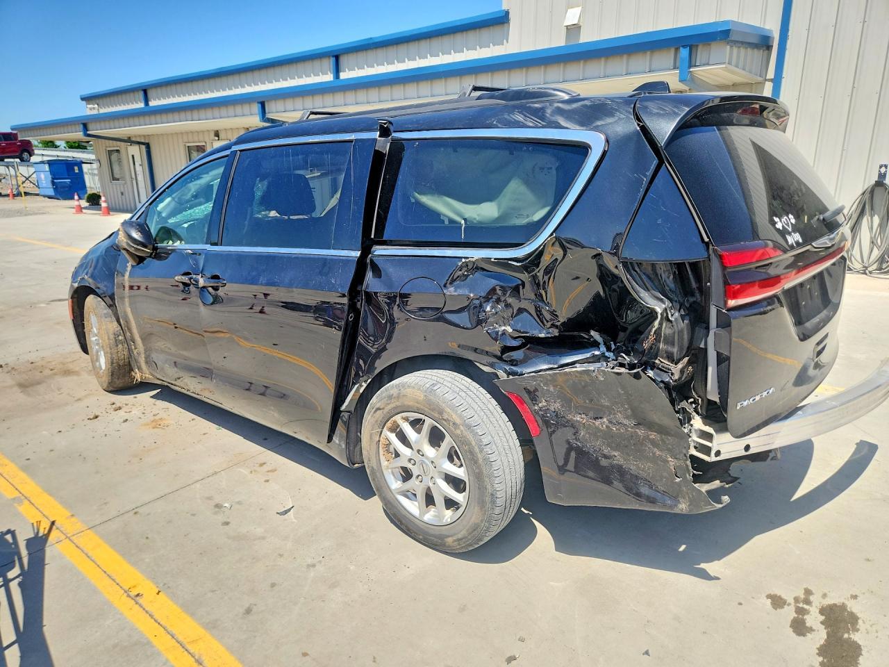 2022 Chrysler Pacifica Touring L - Фото 2