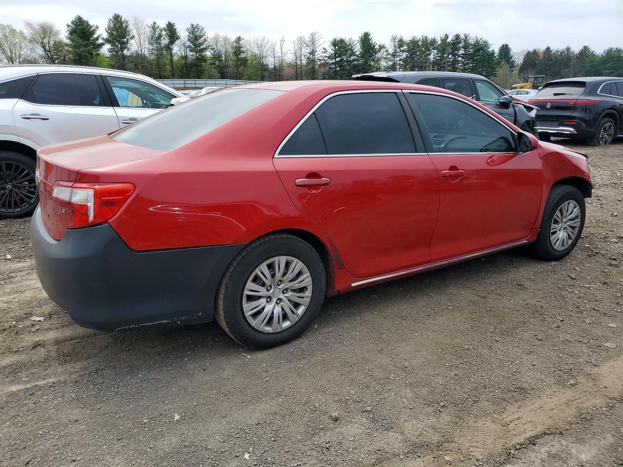 2014 Toyota Camry Le - Фото 3