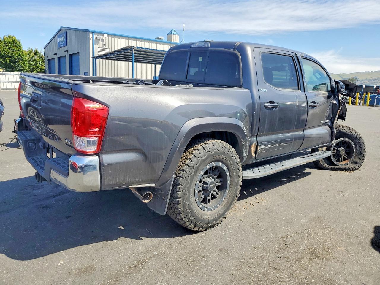 2017 Toyota Tacoma Sr5 V6 - Image 3