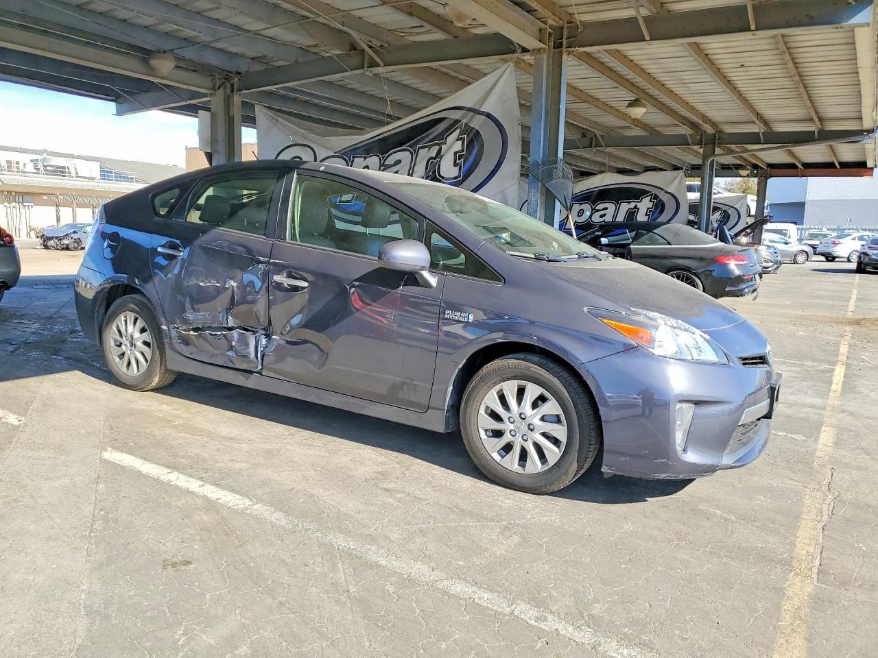 2015 Toyota Prius Plug-In Hybrid Base - Image 4