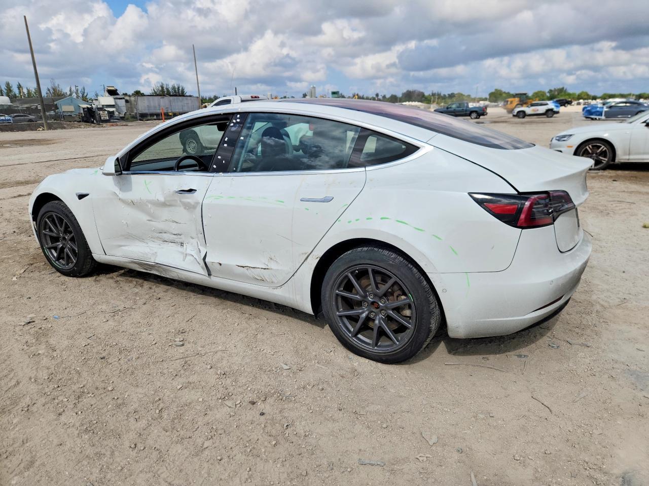 2018 Tesla Model 3 - Image 2