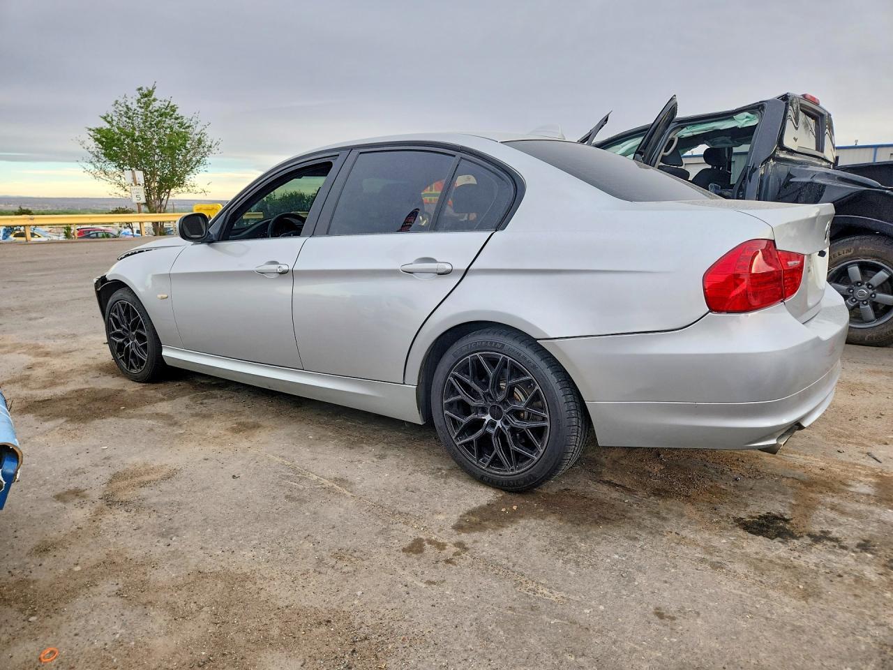2011 BMW 328 Xi Sulev - Image 2
