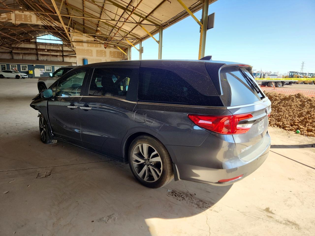 2024 Honda Odyssey Touring - Image 2