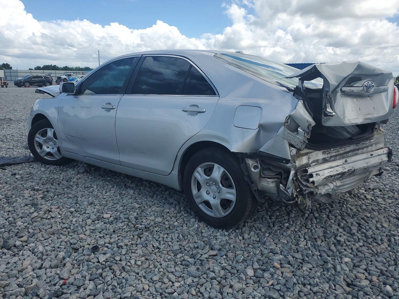2011 Toyota Camry Le - Фото 2
