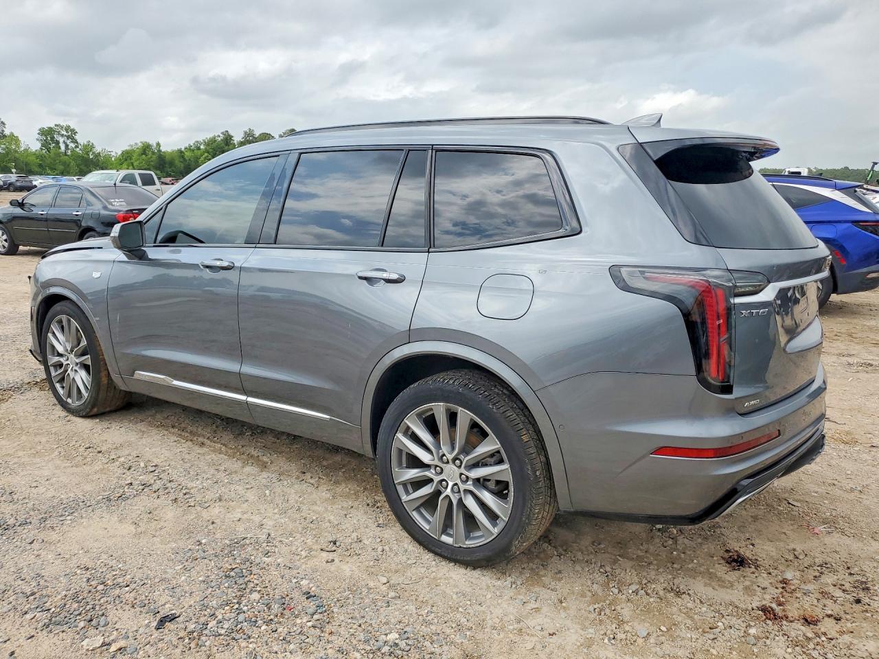 2020 Cadillac Xt6 Sport - Image 2