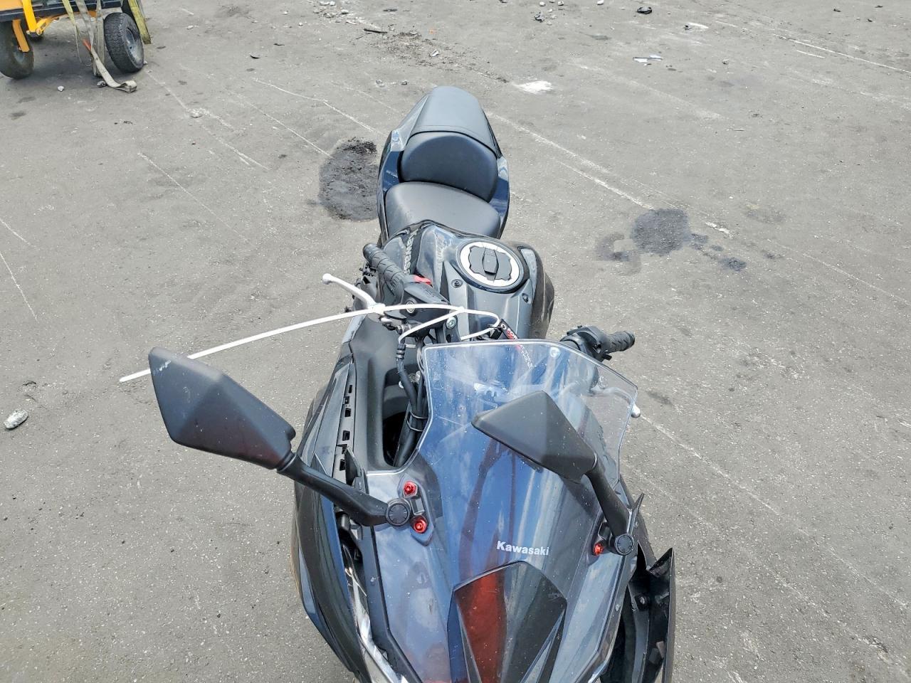 2025 Kawasaki Ex650 R - Фото 5