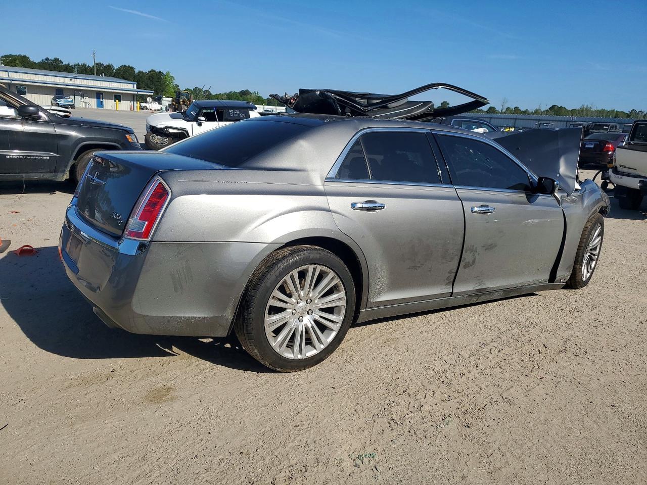2011 Chrysler 300C - Фото 3