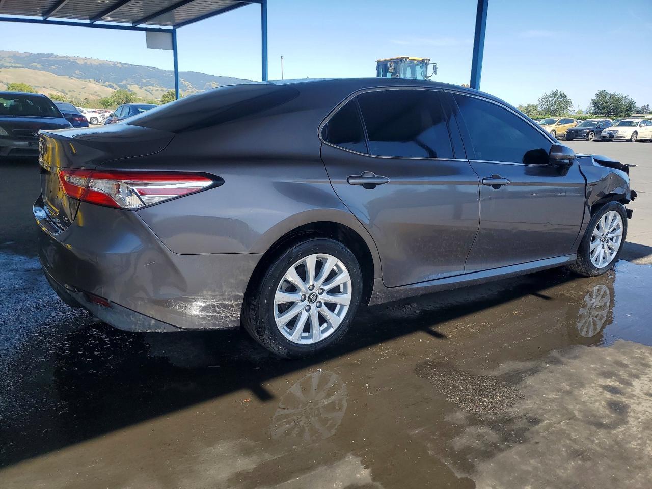 2018 Toyota Camry Le - Image 3