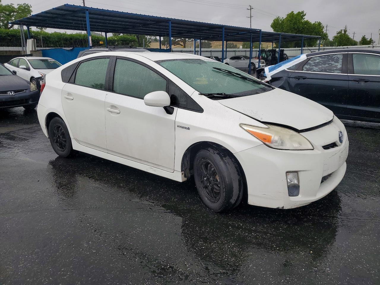 2013 Toyota Prius Two - Image 4