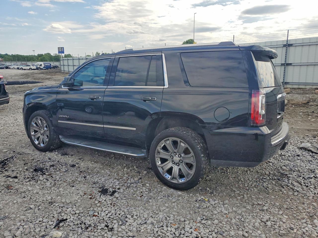 2016 GMC Yukon Denali - Image 2