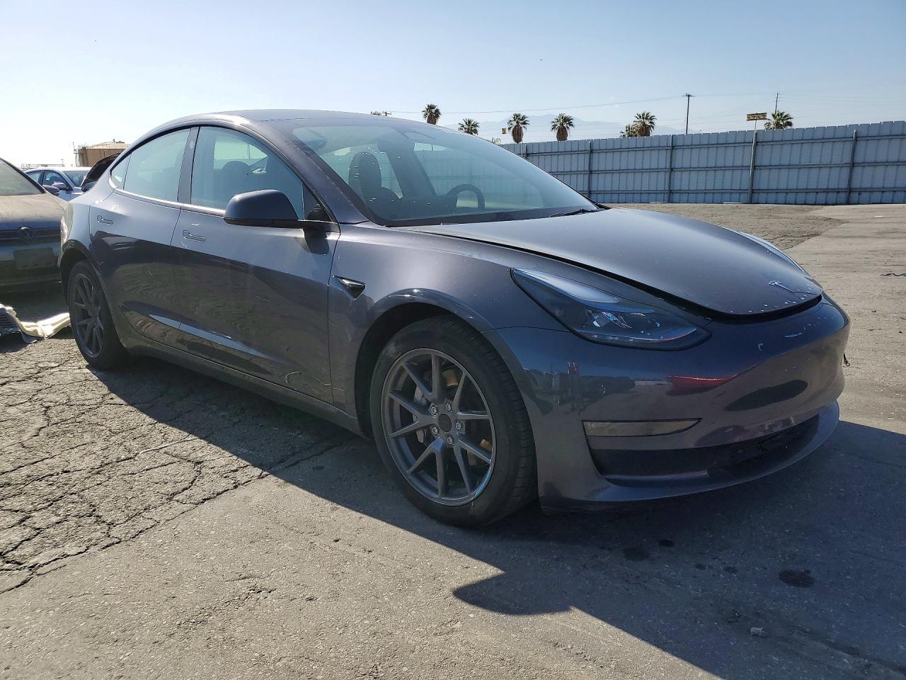 2023 Tesla Model 3 - Фото 4