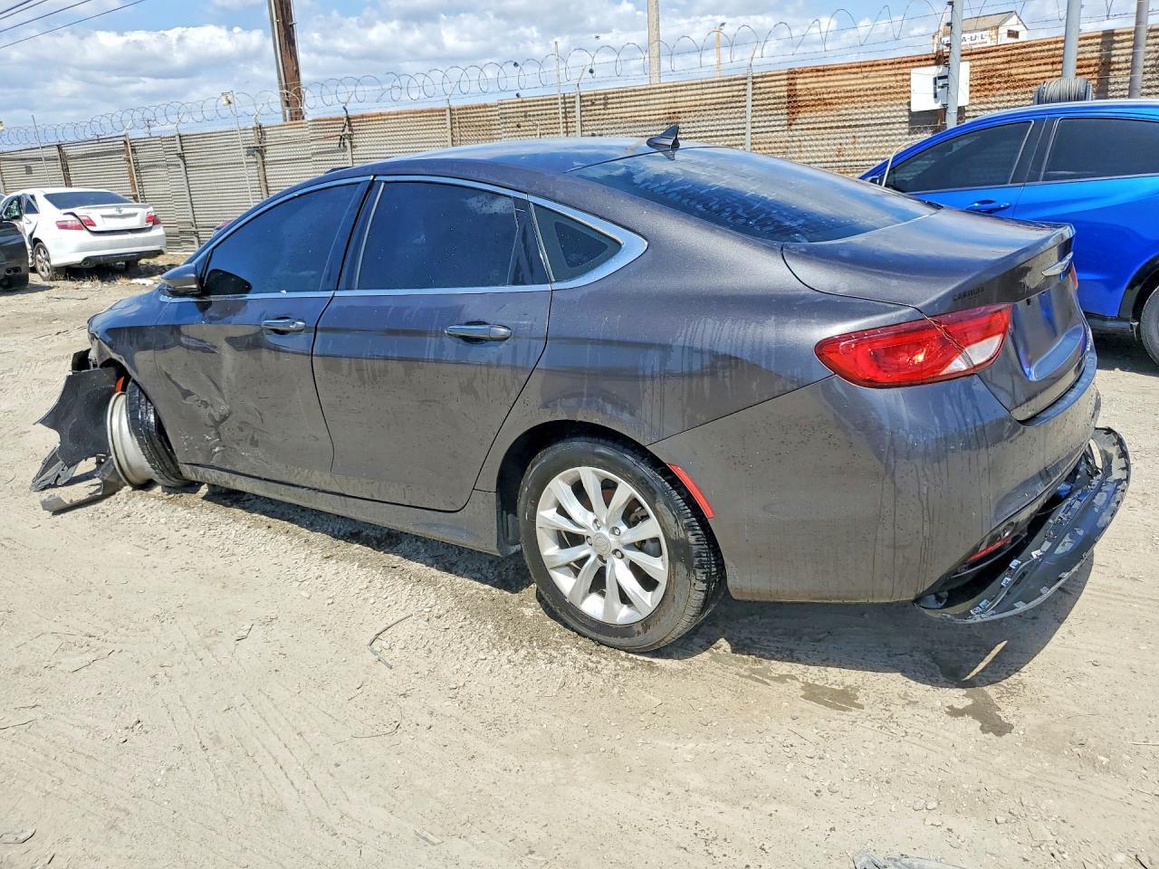 2016 Chrysler 200 C - Фото 2