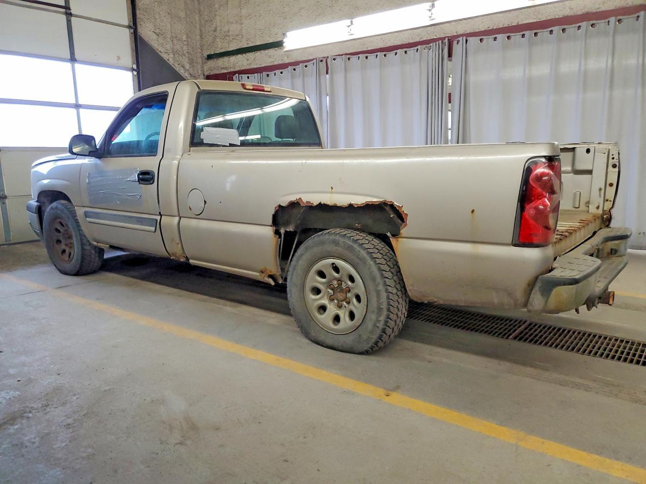 2005 Chevrolet Silverado C1500 - Фото 2