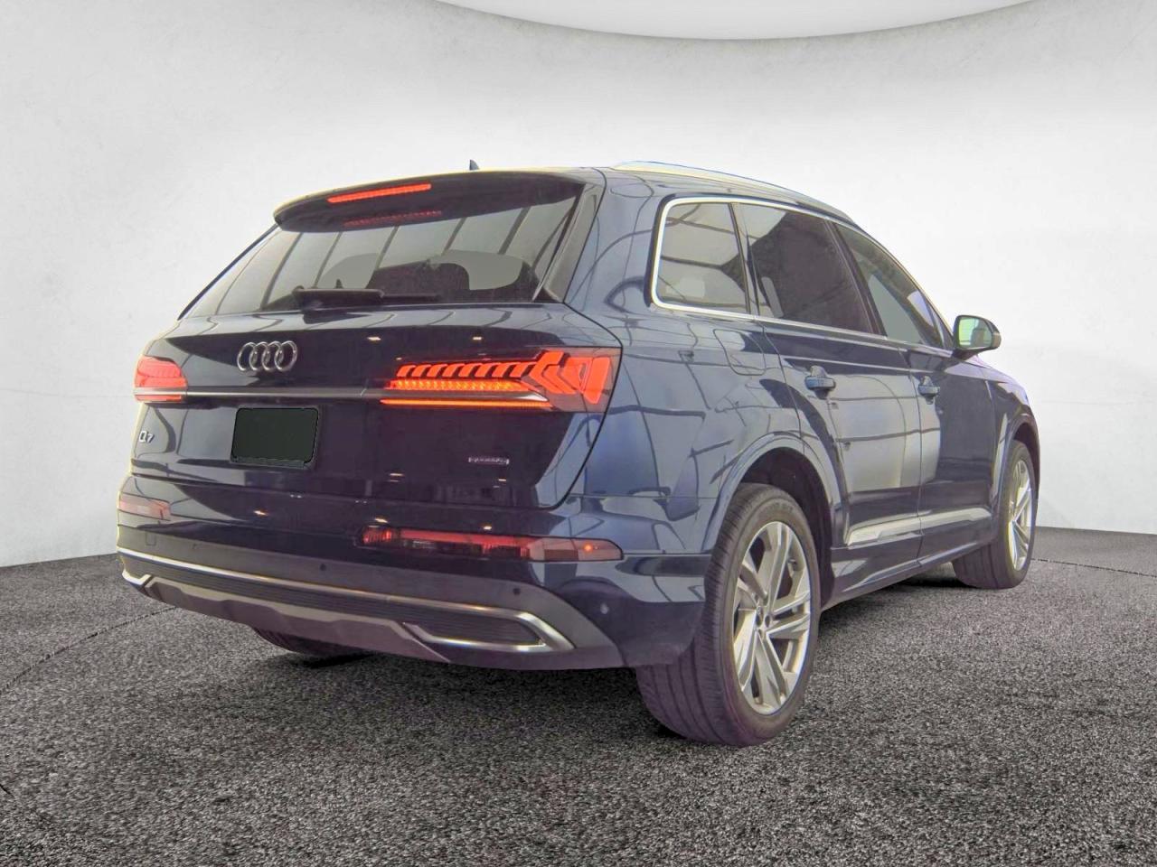 2022 Audi Q7 Premium Plus - Image 4