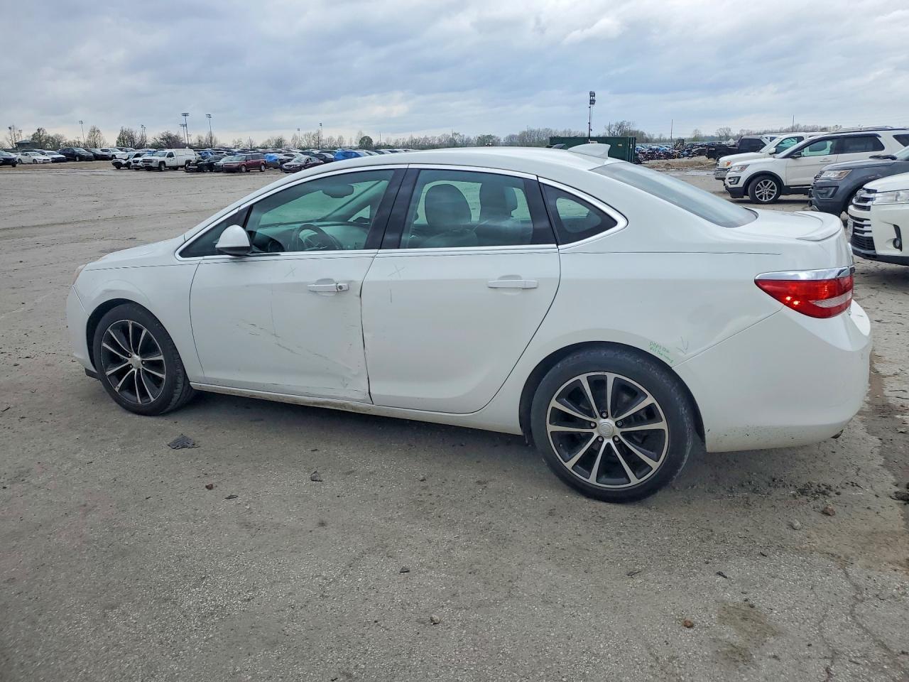 2017 Buick Verano Sport Touring - Фото 2