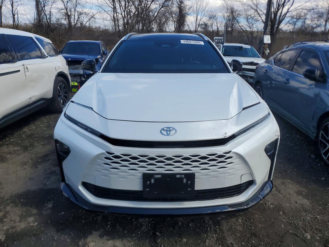 2025 Toyota Crown Signia Limited - Image 5