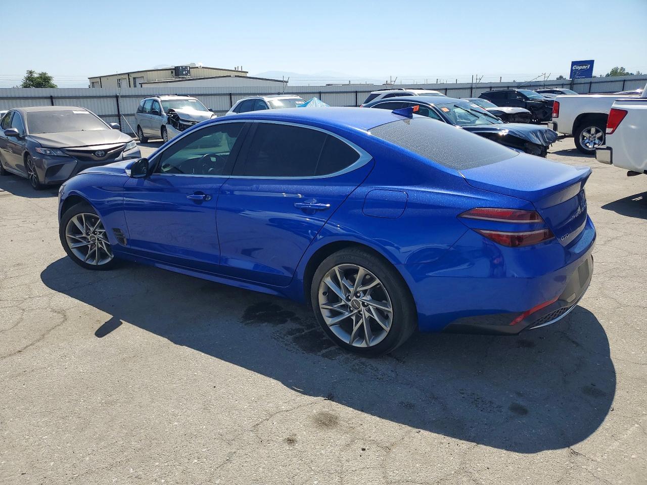 2022 Genesis G70 2.0T - Фото 2