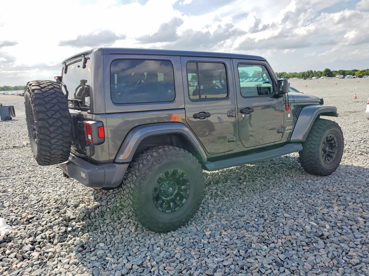 2018 Jeep Wrangler Unlimited Sahara - Image 3