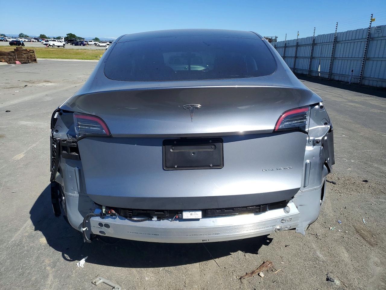2025 Tesla Model Y - Фото 6