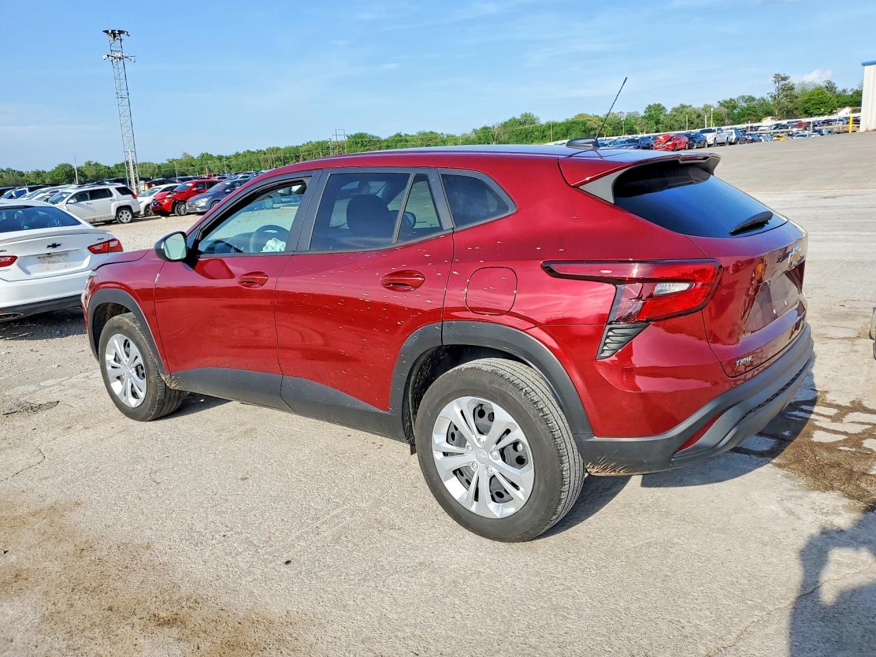 2025 Chevrolet Trax Ls - Фото 2