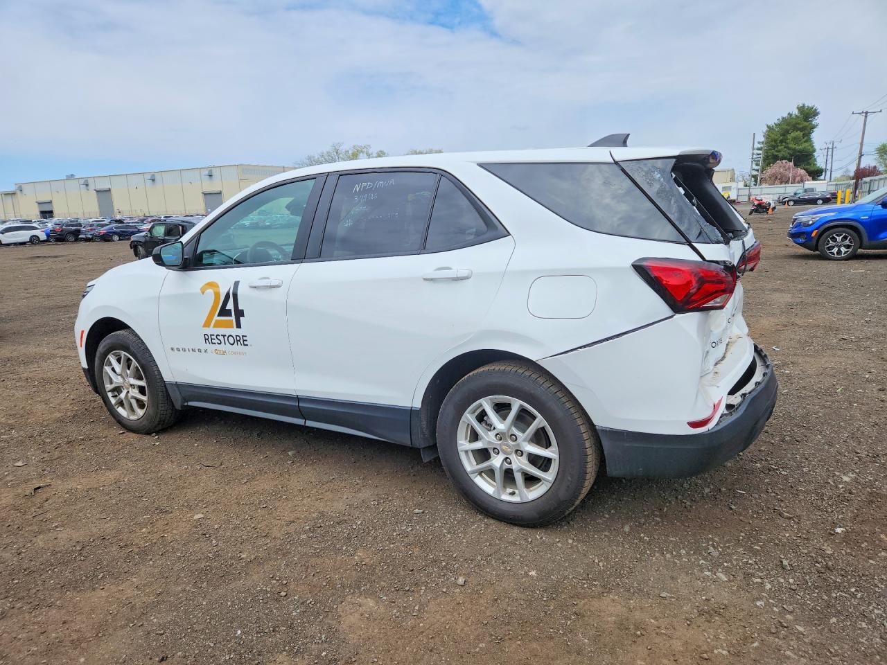 2022 Chevrolet Equinox Ls - Фото 2