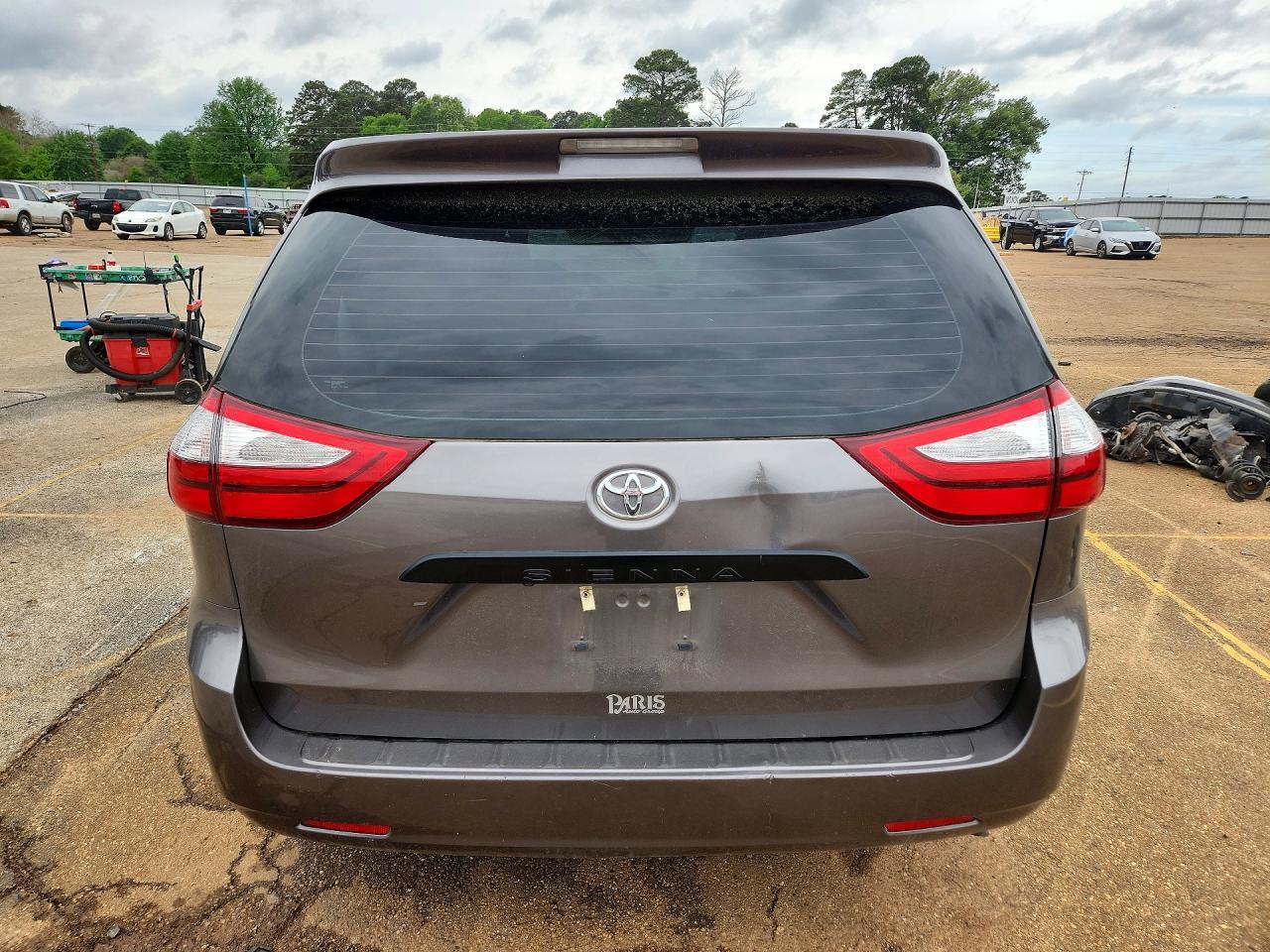 2017 Toyota Sienna L 7-Passenger - Фото 6
