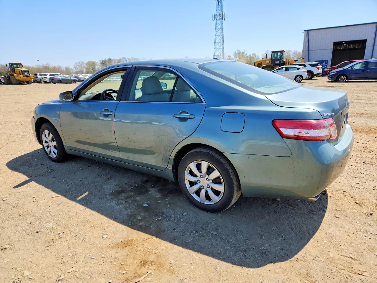 2010 Toyota Camry Le V6 - Image 2