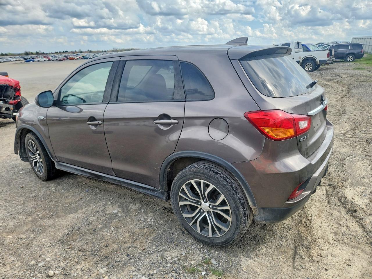 2019 Mitsubishi Outlander Sport Es - Фото 2