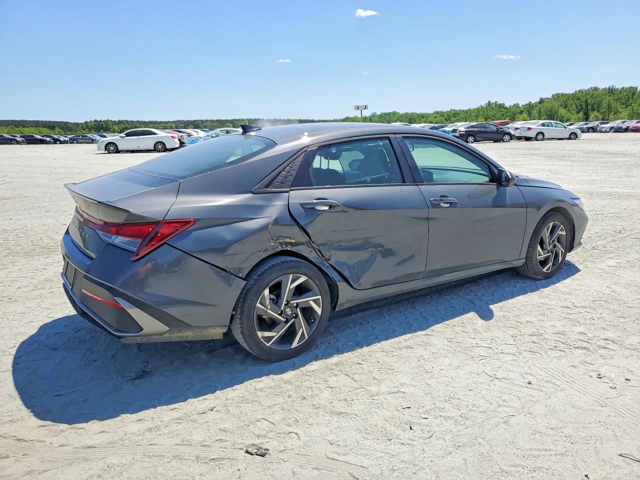 2025 Hyundai Elantra Sel Sport - Image 3