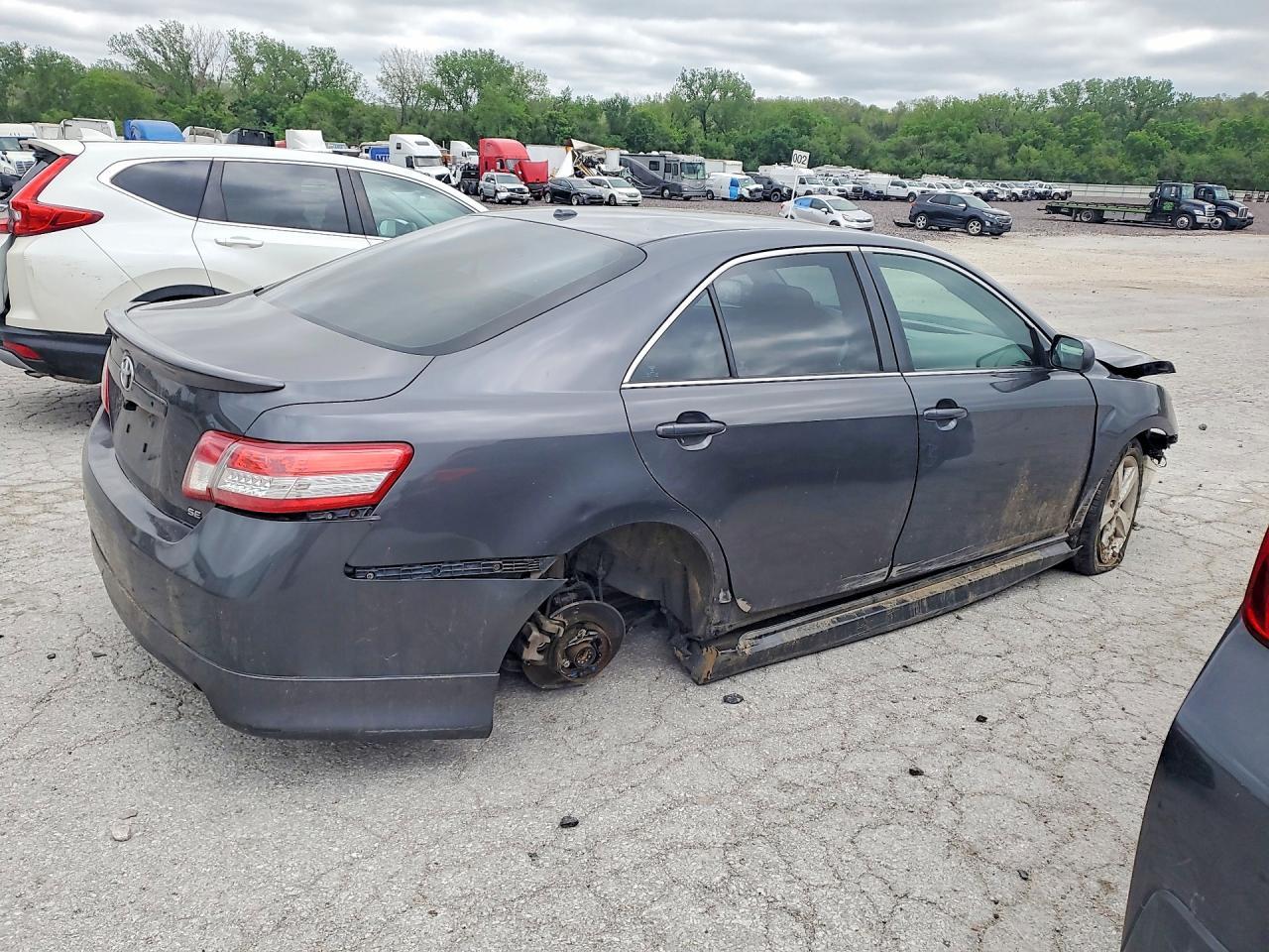 2011 Toyota Camry Se - Фото 3