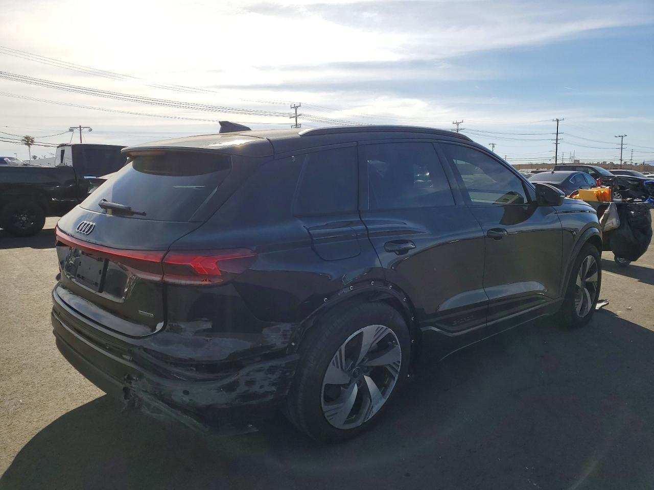 2025 Audi Q6 E-Tron Premium Plus - Фото 3