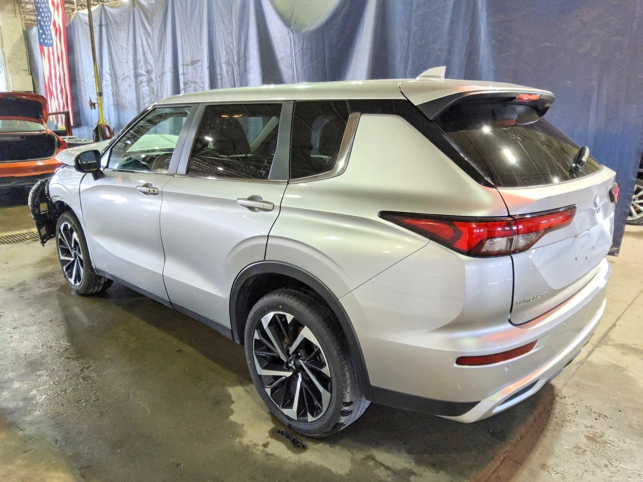 2024 Mitsubishi Outlander Se - Image 2