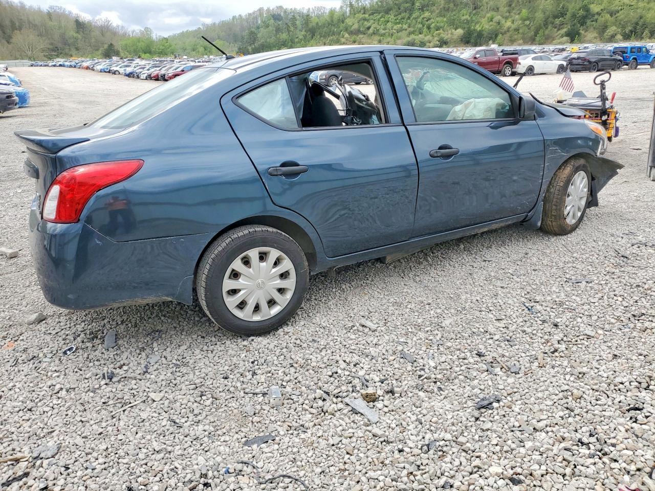 2015 Nissan Versa 1.6 S Plus - Фото 3