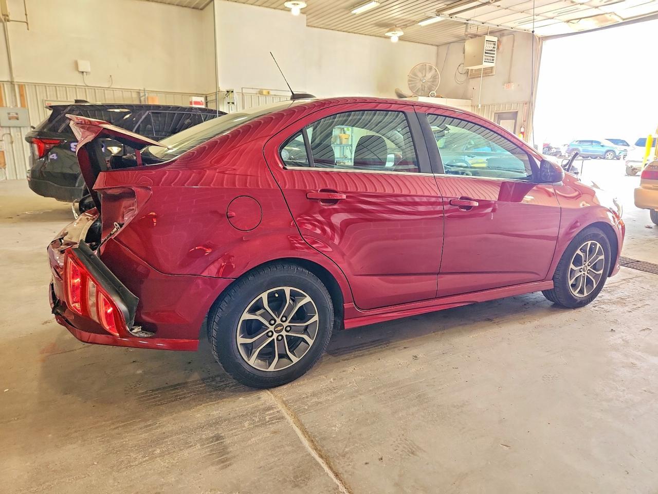 2017 Chevrolet Sonic Lt - Фото 3