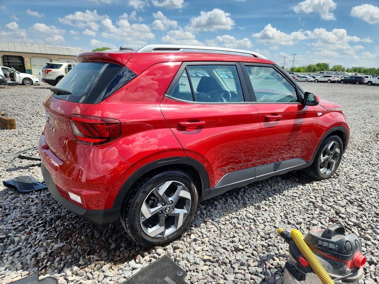 2023 Hyundai Venue Sel - Image 3