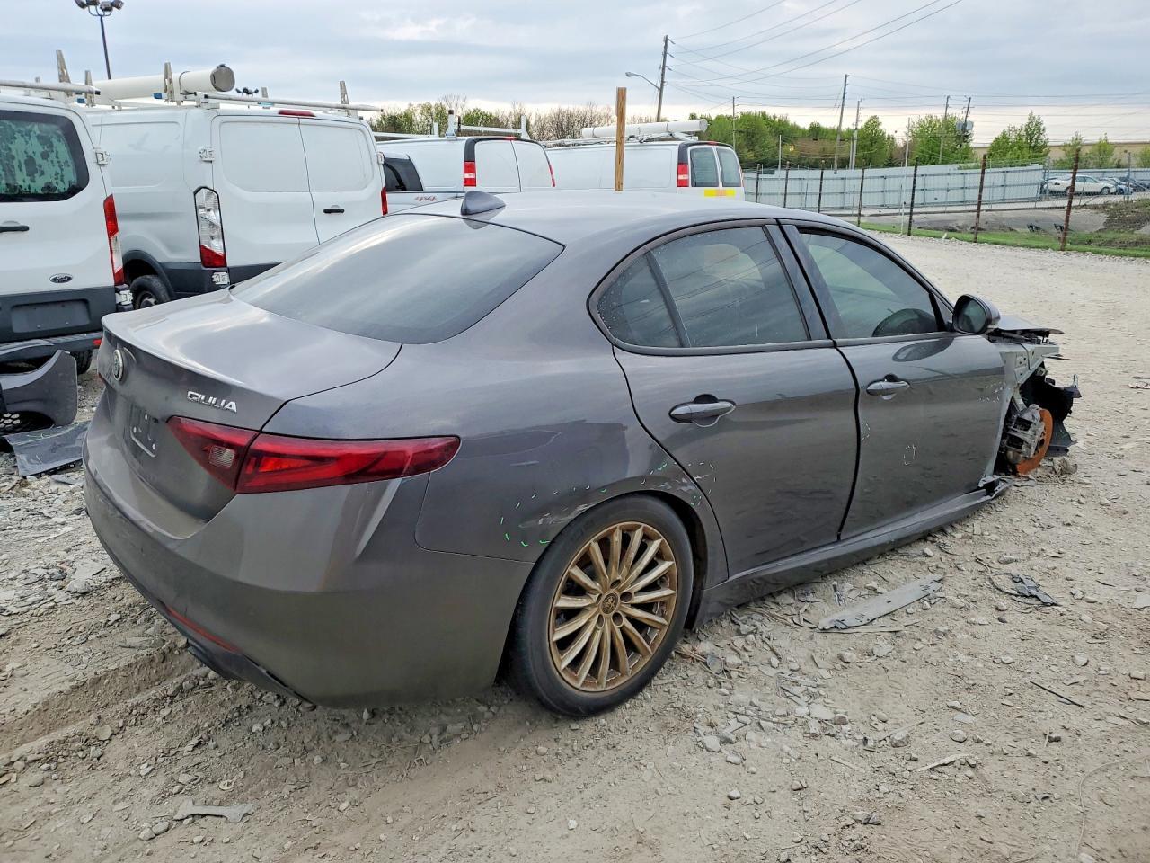 2022 Alfa Romeo Giulia - Фото 3
