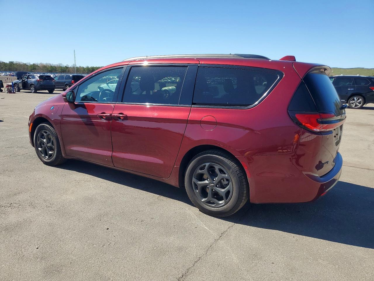 2021 Chrysler Pacifica Hybrid Limited - Фото 2