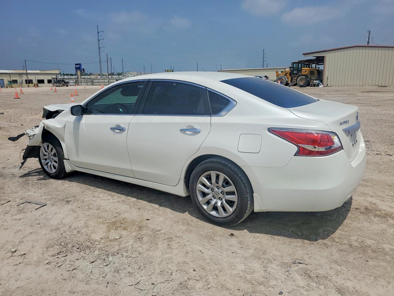 2015 Nissan Altima 2.5 S - Фото 2