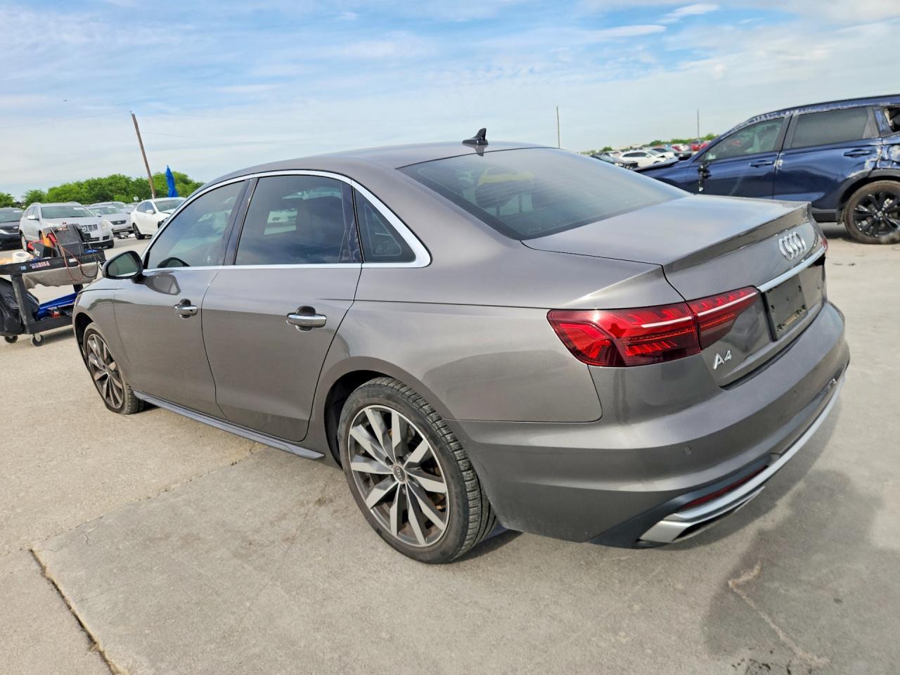 2022 Audi A4 Premium 40 - Фото 2