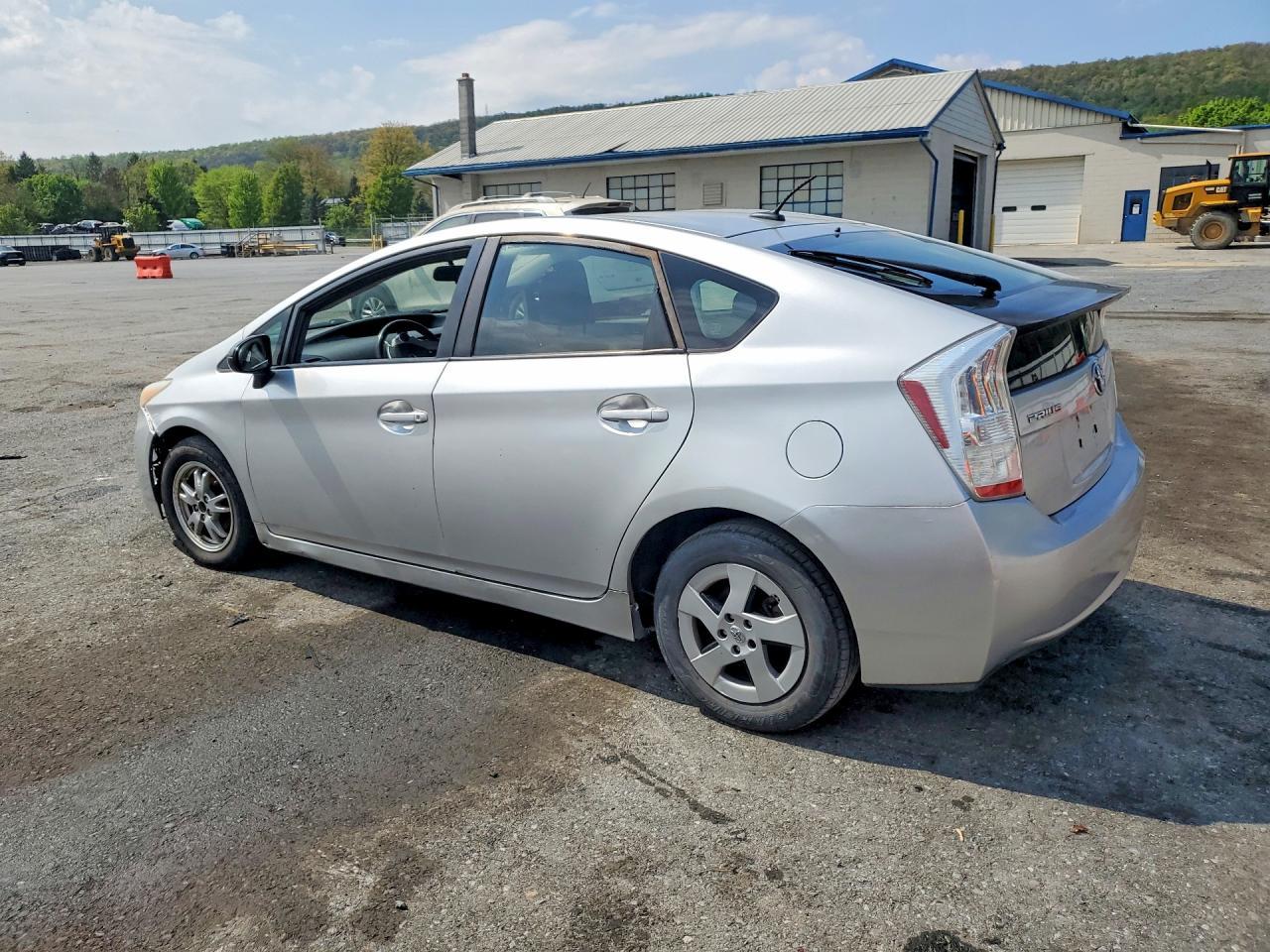 2011 Toyota Prius Two - Фото 2